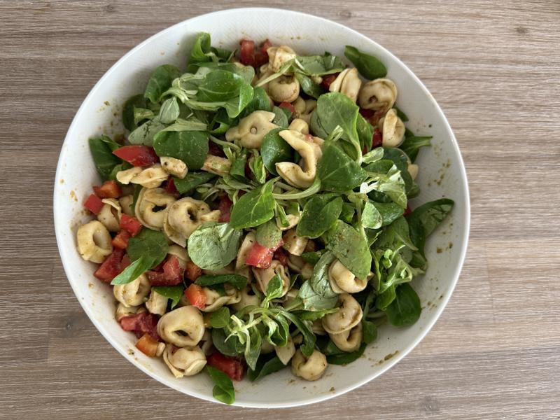 Tortellini caprese salade